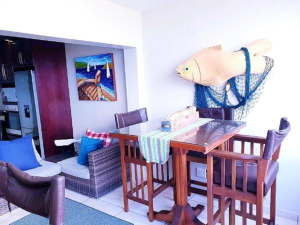 9 Queensview Uvongo Beach Esterno foto